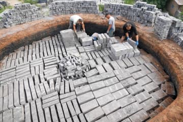 清代の古窯、今も現役　中国河北省任丘市の青レンガ作り