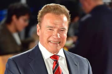シュワルツェネッガー　移民に〝上から発言〟で司会者が反論「あなた自身も移民ですが」