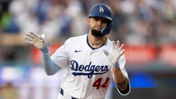 警告試合にロバーツ監督退場＆ブーイングの嫌なムードを切り裂く一発　ドジャースのパヘスが2打席連続弾で同点に追いつく