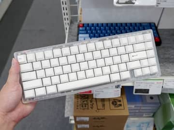 刻印の影が見える半透明デザインのキーキャップ「PBTfans X-Ray」