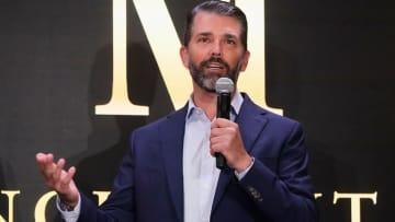 トランプ大統領の息子が発表した「米国製」スマホ、中国製品に酷似　専門家が指摘