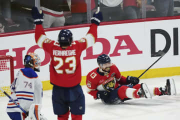 NHL、パンサーズが2季連続V　スタンリー杯決勝