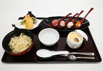 家族だんらん、いつまでも…和食レストラン・とんでん、レギュラーメニューに嚥下調整食　形状やとろみ付けを工夫、食べやすくした食事　24日から提供