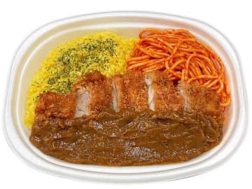 ターメリックライス、ナポリタンにチキンカツをのせてカレーをかけて1,203kcal! セブン‐イレブンが「長崎名物 トルコライス(チキンカツ)」を発売