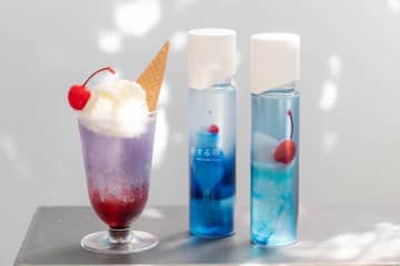 オルビス×旅する喫茶「クリームソーダ」限定デザインの化粧水が青山で、“夜空や青空”着想のブルーカラー