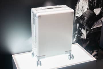 マグネシウム合金採用のスーツケース「Magne Suitcase」。アンカー・ジャパン猿渡CEO創業の旅行ジャパンから