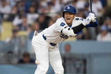 ドジャースVSパドレス 大谷翔平が「報復死球」に悶絶　ネット驚き「本人笑ってるよ」
