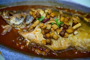 伝統料理「臭鱖魚」が地域の巨大産業に　中国安徽省黄山市