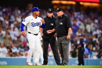ドジャース・ロバーツ監督はなぜ２歩歩いただけで退場となったのか　審判との〝因縁説〟も…