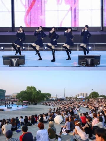 夕暮れと調和した魔法のようなひととき…ILLITが野外イベントで新曲や大ヒットデビュー曲を披露