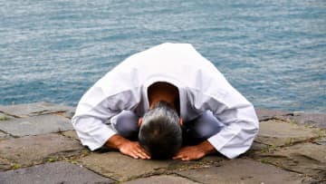 「土下座しろ！」…父の死後、末っ子長男に「姉2人が激怒した」恐ろしいワケ