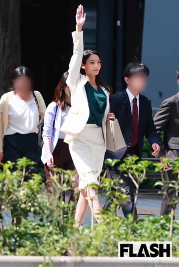 菜々緒、バリ島での“ひも状態”ビキニ姿を披露！　写真集に匹敵する“攻めすぎ”ぶりにファンもビックリ