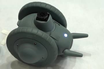 6Gで野生のロボットが出現？ 人の生態系に溶けこむカタツムリ「DENDEN」