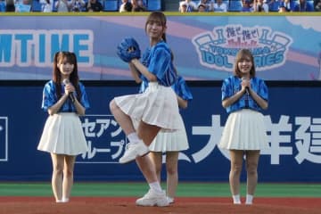 23歳の“ガチ勢”アイドルが降臨　33度のハマスタで渾身の一投…投球も本気で大歓声