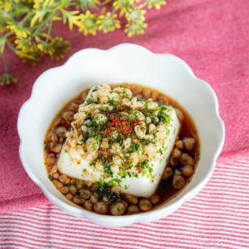 【冷奴にしょうゆ、もう飽きたでしょ？】「のせるだけでマジうまい！」「暑い日もスルッと食べられる！」無限にイケちゃうやみつき豆腐レシピ