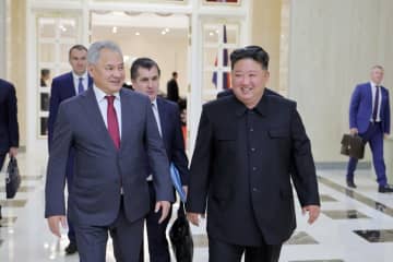 金正恩氏、ロシアのショイグ安全保障会議書記と会談
