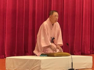 “警察官の息子”落語家・三遊亭好楽さん、警察学校で講演―警視庁