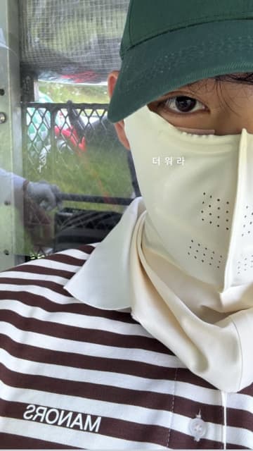 BTS・V、ゴルフ中のセルカ公開！除隊後の近況ショットが話題に「片目だけでも美しい…」【PHOTO】