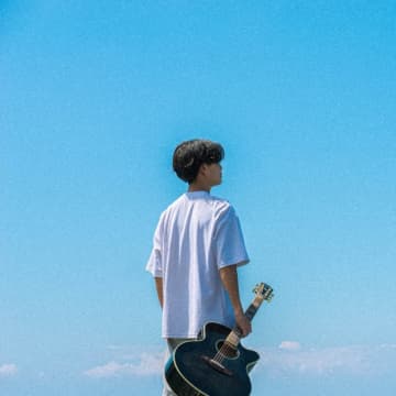 シンガーソングライター・都識、新曲「夜明け」配信リリース決定＋ジャケット写真公開