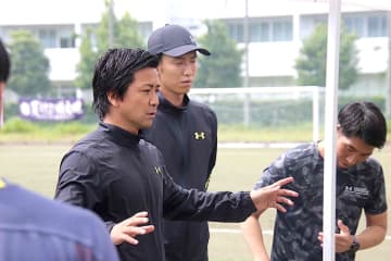 「欧州行き＝正解」じゃない。慶應・中町公祐監督が語る“育てる覚悟”。大学サッカーが担う価値
