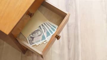 「タンス預金100万円」は安心どころか“リスク”でしかない!?「災害・盗難・相続」で困る理由とは