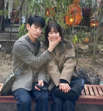GOT7 ジニョン＆パク・ボヨン、微笑ましい2ショットを公開！