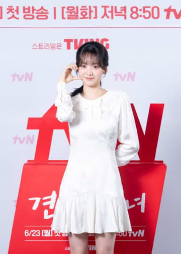 女子高生巫女役のチョ・イヒョンが語る『ギョヌと仙女』の舞台裏「シャーマニズムに強い関心があった」