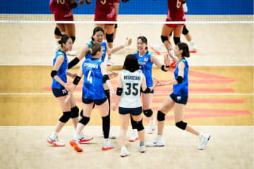 タイ代表に苦しむも、2セットダウンから逆転勝利で女子日本代表が5勝目をあげ連勝記録を伸ばす【VNL女子2025】