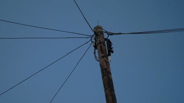 56歳スター、自宅の屋根掃除中に感電して死亡する悲劇…感電死ではない模様