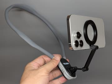 [本日の一品]MagSafeで手軽に着脱、ハンズフリーでの手元撮影に適したネックマウント