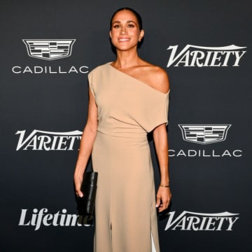メーガン妃、アーチー王子とリリベット王女がファーマーズマーケットに出店