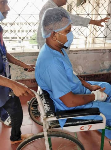 インド機墜落、生存男性が退院　唯一の生き残り、兄は死亡