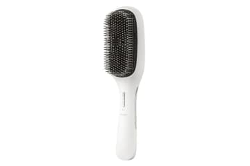 ニトリ、とかすだけで指通りなめらかになるヘアブラシ