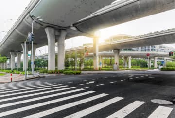 【深夜】37歳男性が『路上に横たわっていた40歳』を車ではね、自ら通報 ネットで擁護の声殺到「もし酔っ払って寝てたんだったら何の罪にも問わないでほしい」「道路は寝るところじゃないわけで、気づかず轢いて罪に問われるのは釈然としないんだが」