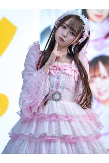 ラフ×ラフ日比野芽奈、“大股”寝落ち姿とアイドルモードのギャップが「萌え要素が2倍」と話題に