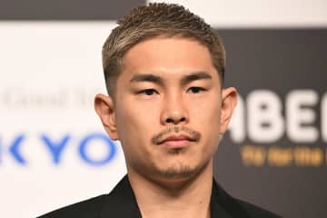 井岡一翔「嫁かわいー 大好き」　美人妻との距離感にネット驚き「ラブラブ」「イチャイチャは二人で」