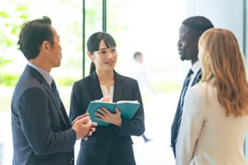 「将来は通訳の仕事がしたい」という中学生の娘。最近は「AIに奪われる仕事」と言われていますが、それでも応援すべきでしょうか？“通訳・翻訳”の未来予測とは