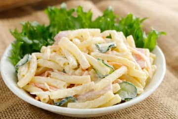 料理人・笠原将弘『マカロニサラダ』の作り方を公開！副菜の定番を『プロが伝授』…”驚きの美味しさ”に主婦も絶賛の声「出来たてを味見したらすでに味が馴染んでいてびっくり」「牛乳とマヨネーズのバランスが最高」