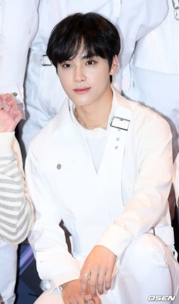 “THE BOYZ脱退”チュ・ハンニョン、明日花キララとの密会報道うけ謝罪「性売買や違法行為はなかった」