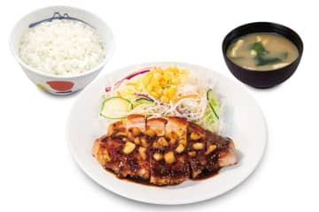 松屋、肉の旨みとにんにくソースでご飯がすすむ「国産雪国育ち厚切りトンテキ」発売
