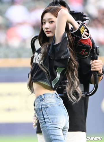 【PHOTO】HITGS ソヒ＆ヘリン、始球式に登場…女神のような美しさ