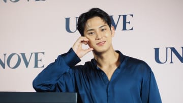 SEVENTEEN・MINGYU ハート＆投げキッスのリクエストに、はにかみながら大サービス！日本語でのハプニングに「カット（して）」をお願い