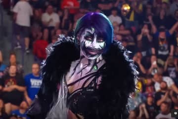 【WWE】アスカ、13か月ぶりにリング復帰！リア・リプリーの援護受け、復帰戦を白星で飾る「クイーン・オブ・ザ・リングの座に輝くのは私だ！」