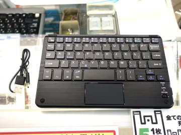 タッチパッド付きのBluetoothキーボードが2,480円