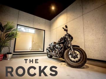 バイク好きのためのガレージハウス「THE ROCKS」第一弾が横浜市に完成（動画あり）