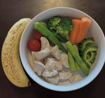 正体がやばい「握り食べ練習中の子かな？」→「違います、筋肉です」まさかのオチ　子ども弁当に見える筋トレ飯が話題