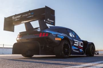 今季も電動モンスターでパイクス参戦。フォードが『スーパー・マスタング・マッハE』を正式披露