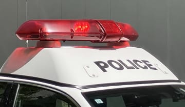 小田原「たばこや好きな食べ物を買いたくて」…置き引き容疑で男2人を逮捕
