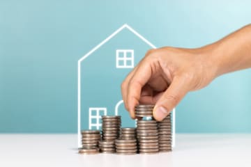 変動金利で住宅ローンを組んでいます。金利が上昇しているので、今後の支払い増が心配……固定金利のローンに借り換えたほうがいい？