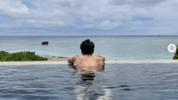 浅野拓磨、鍛え上げられたバキバキ背筋披露　「筋肉えぐ」「肉体的ゴラッソ」ファン骨抜き